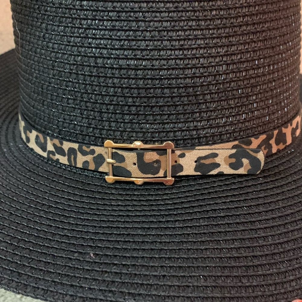 NWT. Riah Fashion. Summer brim hat with leopard print buckle strap detail. - Picture 3 of 6